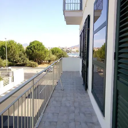 Flat Apartment *